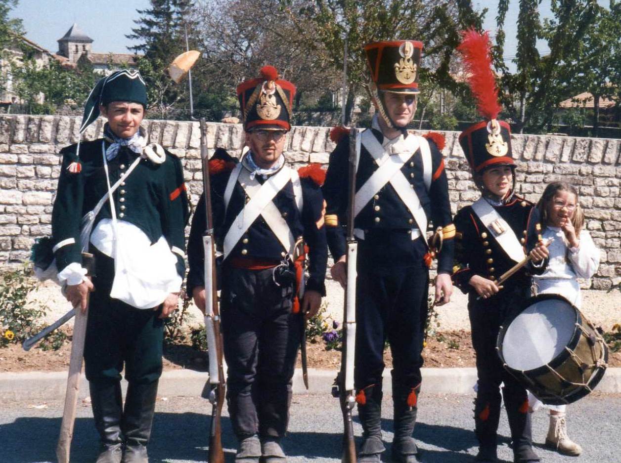 Samuel en tenue de Douanier et Vincent en tenue des Ouvriers Militaires de la Marine. "SAINT-OUENNE"