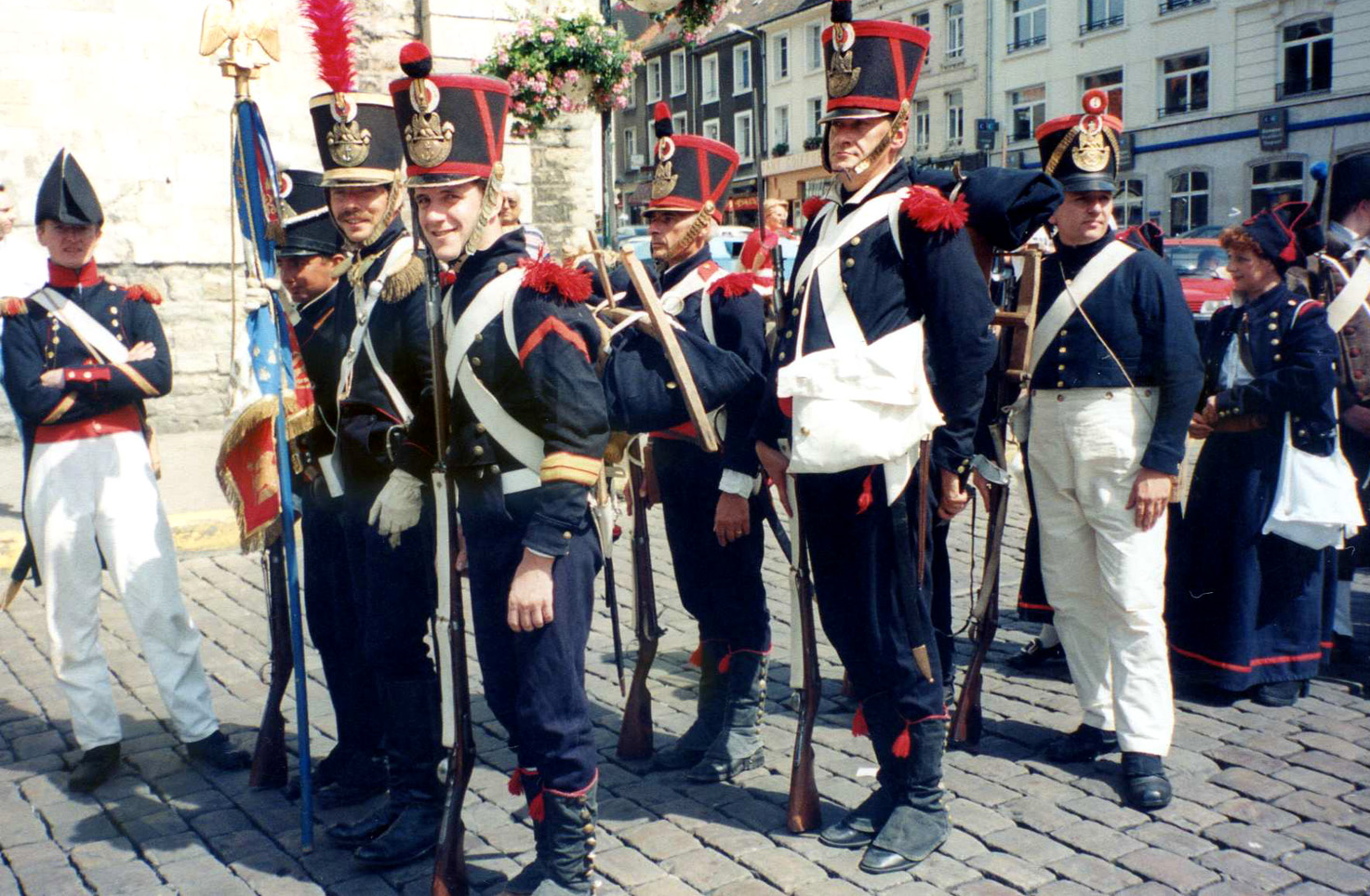 Camp de BOULOGNE, au Garde Chauvin. Ouvriers Militaires de la Marine et un Marin de Haut -bord.