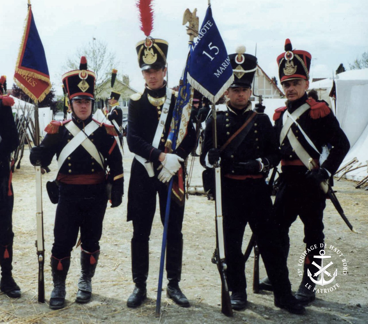 Moulins - Mai 2000 - Fanion du 8e Bataillon des Ouvriers Militaires de la Marine et Fanion du 15e Equipage de Haut-bord - Vincent - Bruno - Samuel - Dominique.
