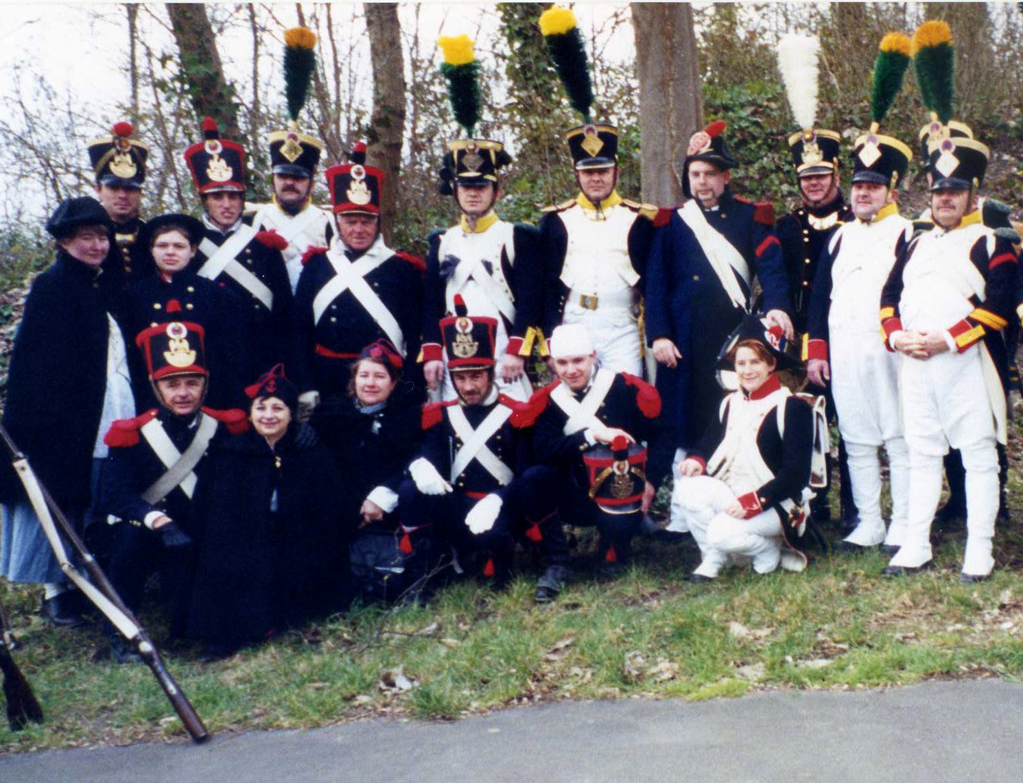 MONTEREAU-FAULT-YONNE : avec le Garde Chauvin le 51e de Ligne et le 96e de Ligne .